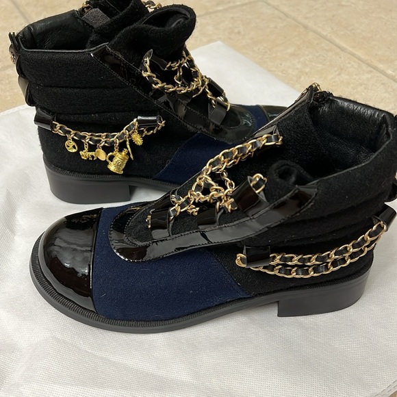 Authentic Chanel booties! Worn only a few times❤️make me an offer!!! - Picture 5 of 6